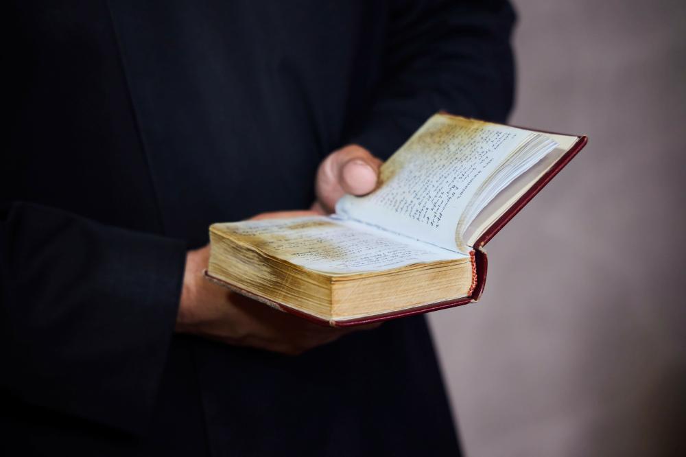 prêtre exorciste près de Nice